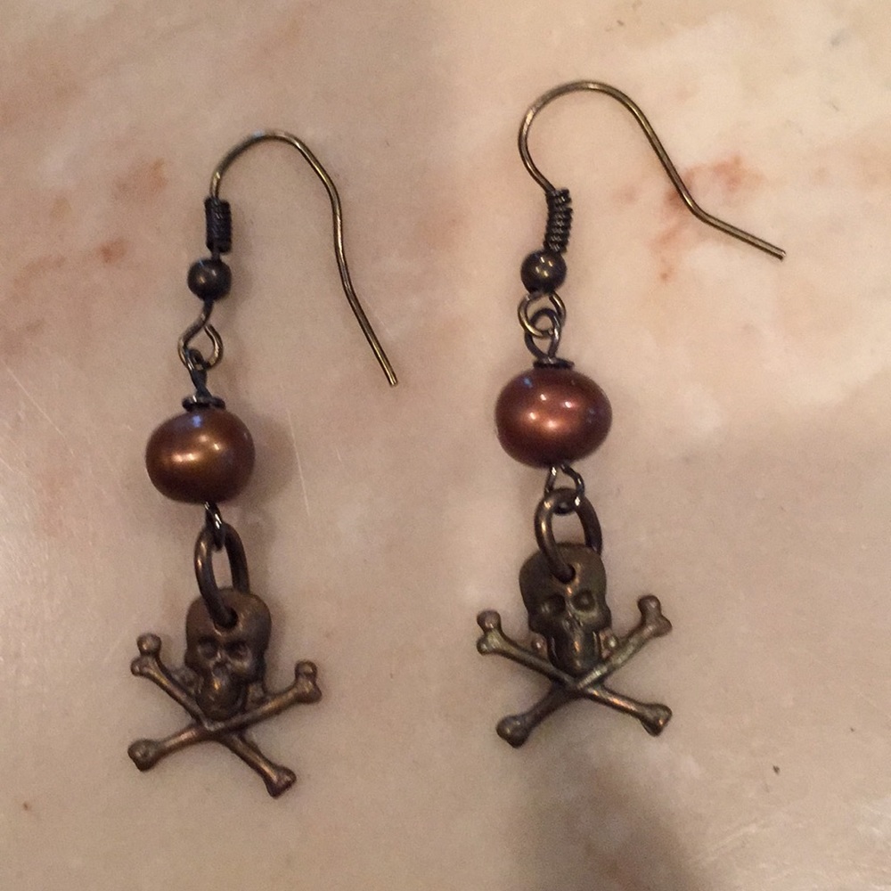 Twigs skull & cross bones earrings